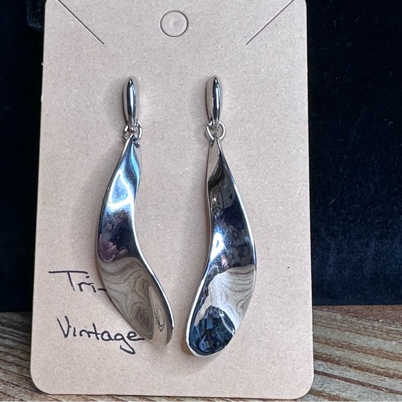 Crown TRIFARI - Silvertone Dangle Pierced Linear Abstract Earrings MCM - Picture 5 of 6